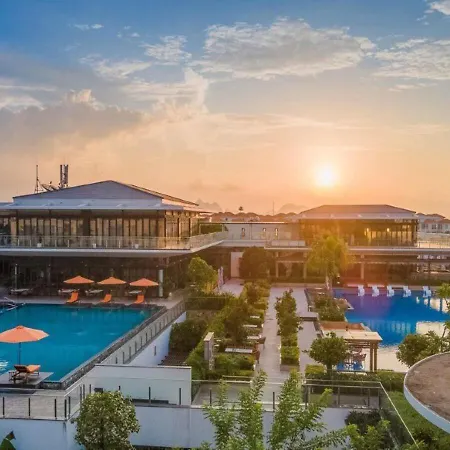 Oakwood Ha Long Hotel