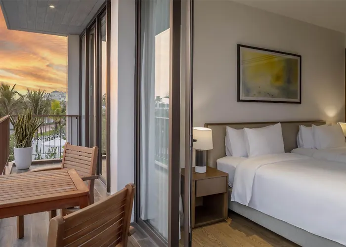 Resort Oakwood Hạ Long